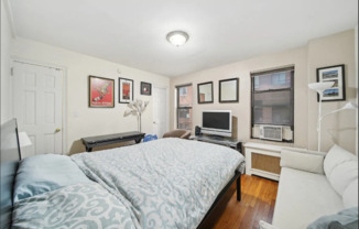 142 E 49 ST