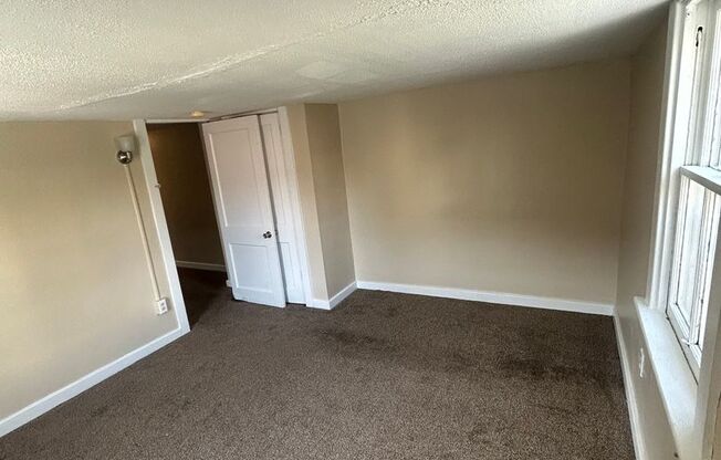 2 beds, 1 bath, $1,100