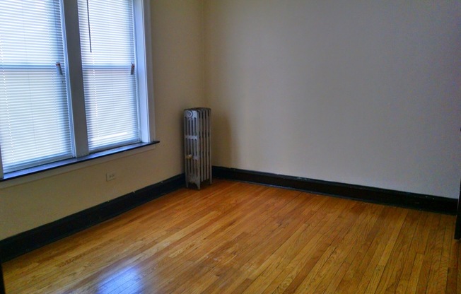 2 beds, 1 bath, $1,550, Unit 4848-1S