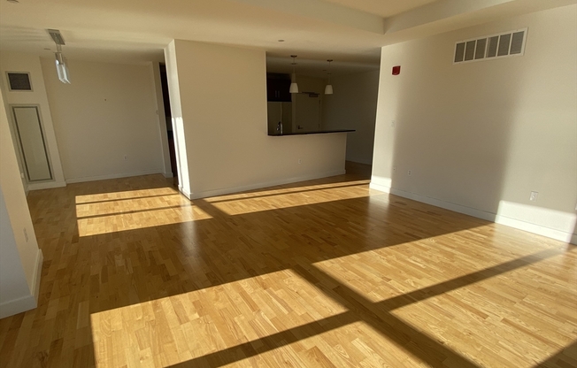 2 beds, 2 baths, 1,266 sqft, $4,400, Unit 1112