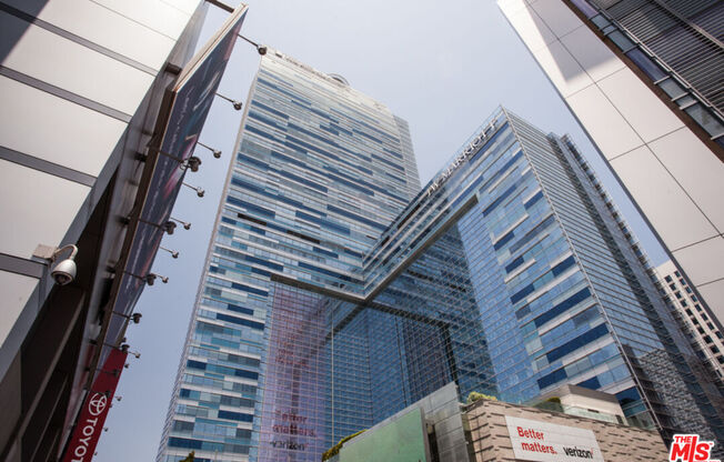 1 bed, 1.5 baths, 1,020 sqft, $5,500, Unit 31F