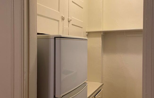 Studio, 1 bath, 350 sqft, $995, Unit 207