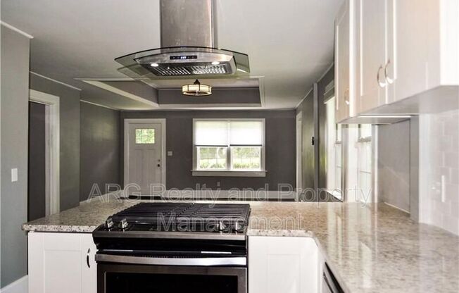 354 HAMILTON E HOLMES DR