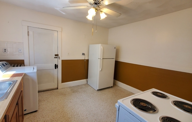 2 beds, 1 bath, 1,100 sqft, $2,295, Unit 44