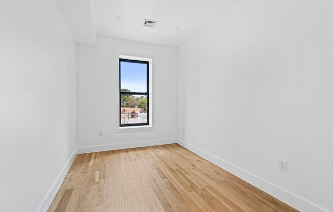 259 E 28 ST
