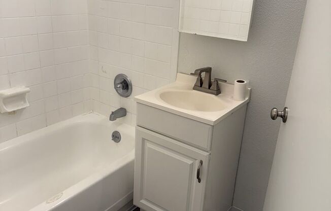 1 bed, 1 bath, 475 sqft, $1,395, Unit 10