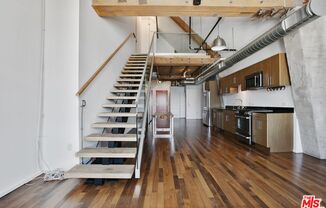 1 bed, 1 bath, 1,300 sqft, $4,000, Unit 529
