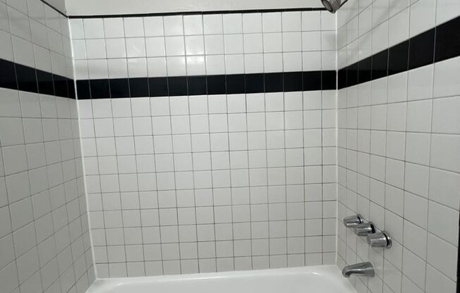 1133 LOCUST AVE LONG BEACH, CA 90813-3262