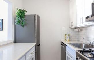 Studio, 1 bath, $2,600, Unit 5G