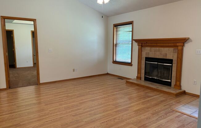 3 beds, 2 baths, $1,400