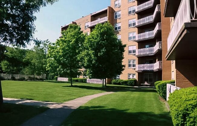 1 bed, 1 bath, 742 sqft, $1,800, Unit 1BD/1BA - Sutton Views