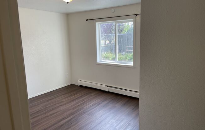 2 beds, 1 bath, $1,495, Unit Unit #4