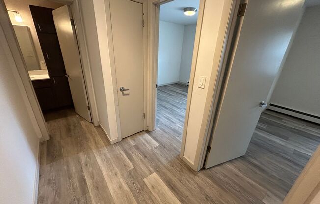 2 beds, 1 bath, $1,395, Unit 122