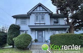 One Bedroom Triplex Unit in the Heart of Tacoma’s Proctor District!