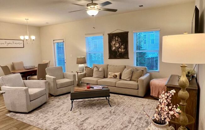 3 Bedroom Townhome in Oakwood!