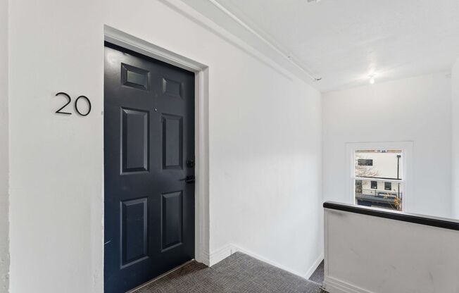 2 beds, 1 bath, $1,575, Unit 20