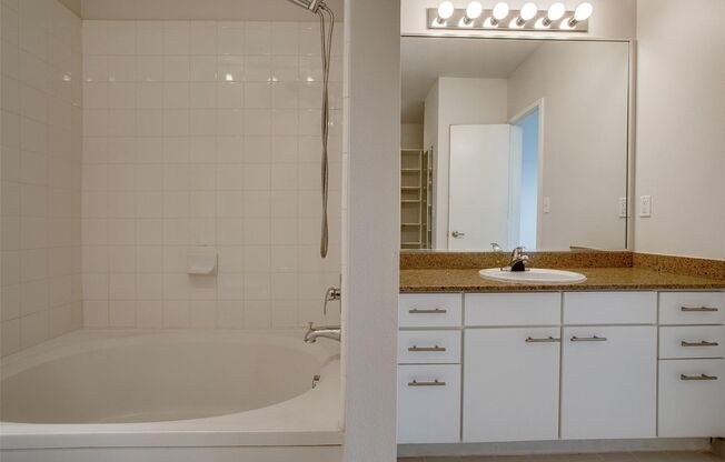 1 bed, 1 bath, $1,700, Unit # 2B