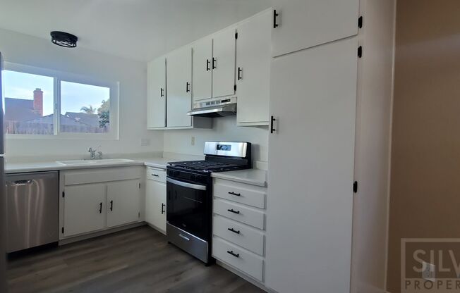 Three Bedroom Home In Santa Maria! Month to Month Tenancy