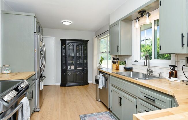 Experience the Lifestyle One Block From KSU at 1848 Todd Road