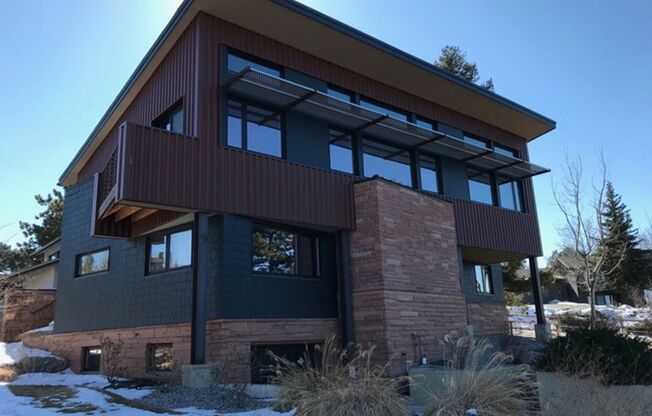 Stunning Custom Home with Panoramic Mountain Views & Short-Term Furnished Rental Available