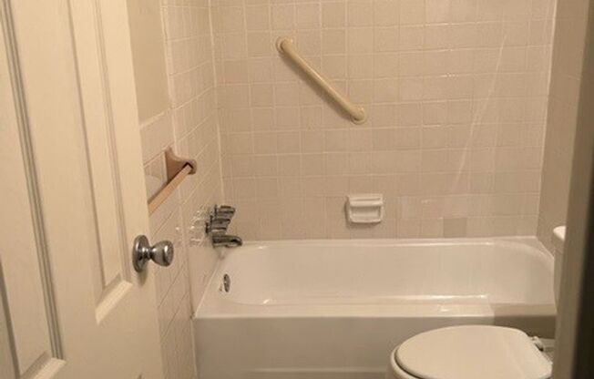 1 bed, 1 bath, 715 sqft, $1,575, Unit 00 - U- 2