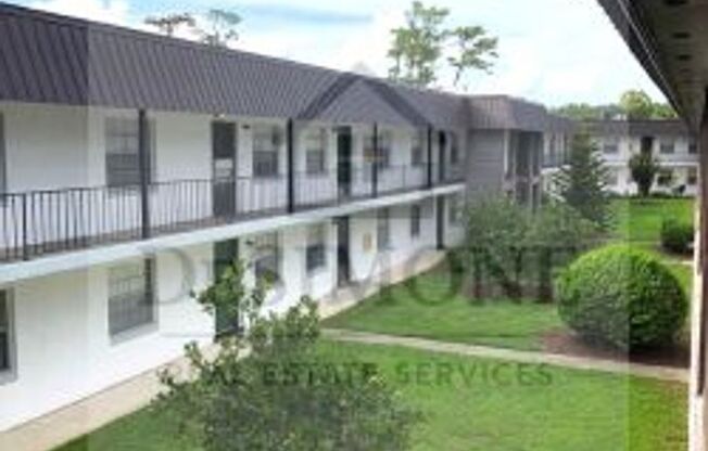 2 beds, 1 bath, 782 sqft, $1,299, Unit R-20