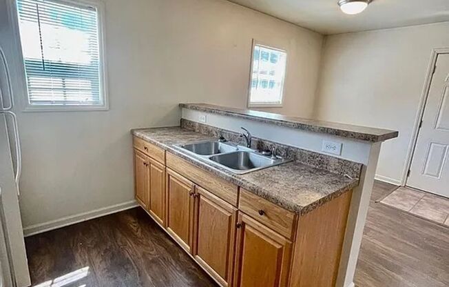 Cute and charming 1 Bedroom 1 bath apartment in the heart of Huntersville... perfect for single person or elderly looking to downsize.