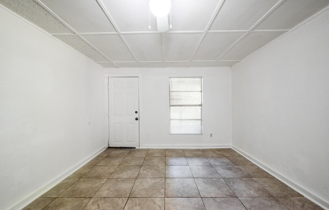 1094 N LAKEWOOD AVE W