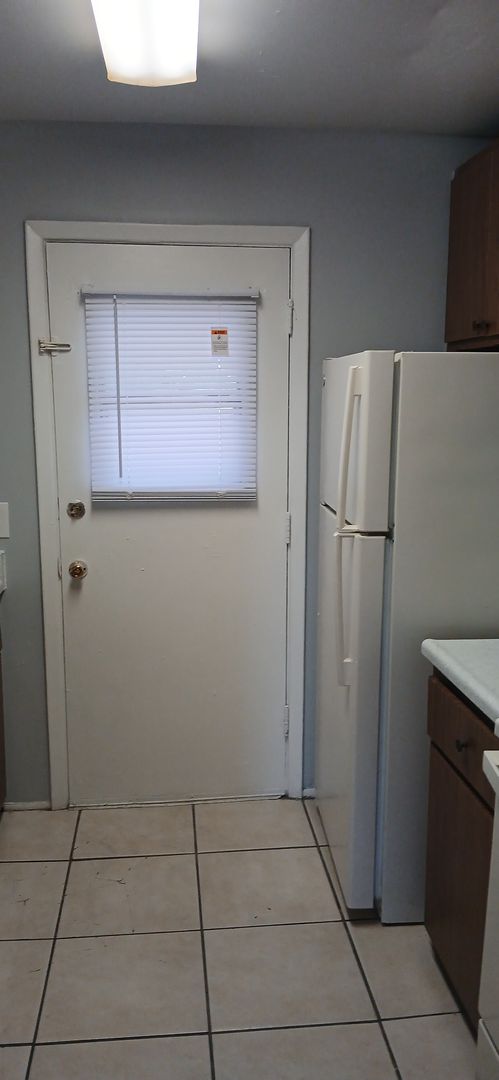 2 beds, 1.5 baths, 980 sqft, $1,300, Unit 247