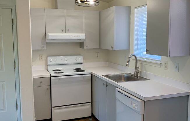 1 bed, 1 bath, 575 sqft, $1,200, Unit A