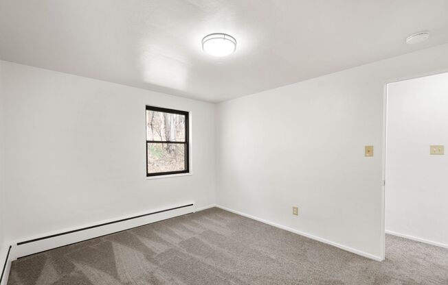 2 beds, 1 bath, 850 sqft, $949, Unit 10615 Lindberg Ave. C2 - Apt. 2