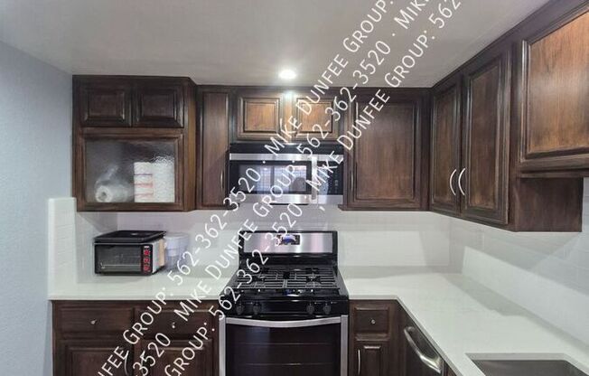 491 W 39 ST