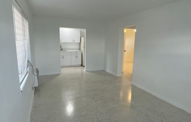 2 beds, 1 bath, 832 sqft, $2,200, Unit #18