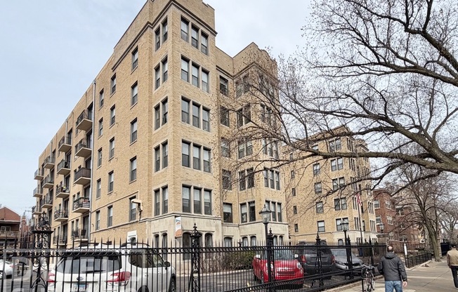 4242 N Sheridan Rd