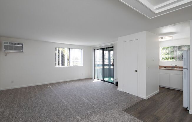 1 bed, 1 bath, 725 sqft, $1,975, Unit 27