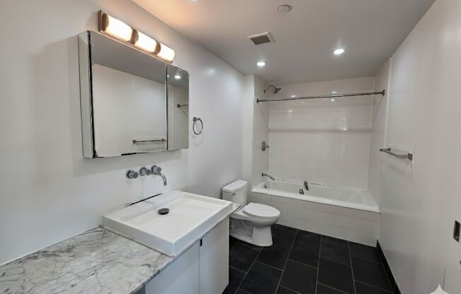 1 bed, 1 bath, 718 sqft, $2,050, Unit 5B