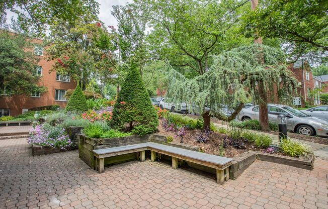 Lovely 1 BR/1 BA Lower Level Condo in Glover Park!