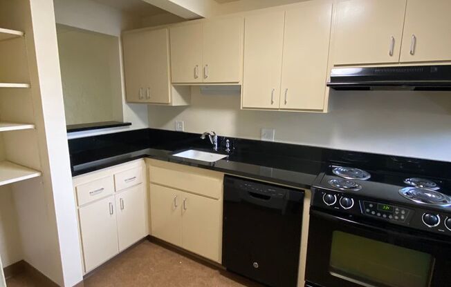 2 beds, 1.5 baths, 1,100 sqft, $1,697, Unit 0168