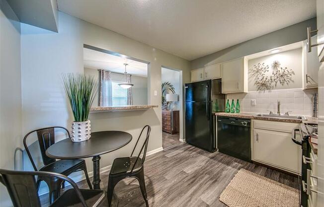dining area off kitchen at London House Apartments, Kansas, 66215