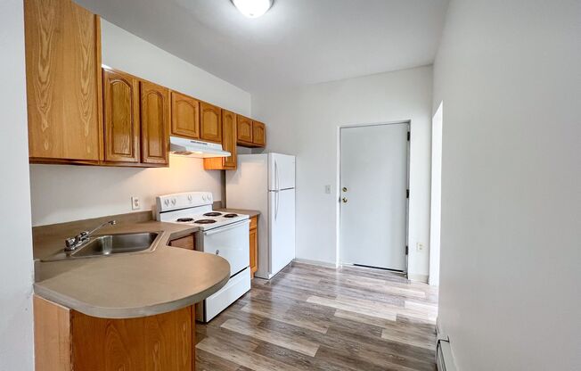 3 beds, 1 bath, 943 sqft, $1,750, Unit 302