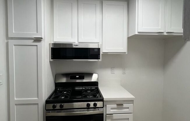 2 beds, 2 baths, $2,400, Unit # 265