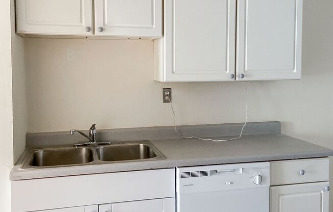 2 beds, 1 bath, 815 sqft, $2,100, Unit 4817-3A