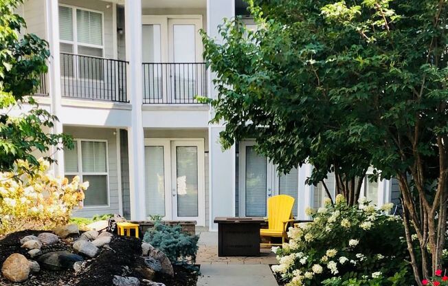 1 bed, 1 bath, 695 sqft, $1,296, Unit 1010 on the Lake - One Bedrooms with Courtyard and Lakeviews