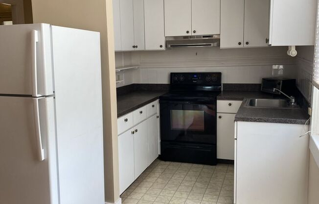 3 beds, 3 baths, 3,000 sqft, $4,300, Unit 1