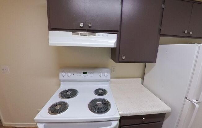 2 beds, 2 baths, 863 sqft, $1,170, Unit 23