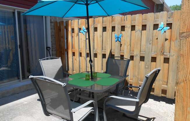 Outdoor sitting area at Bloomfield Apartments, Dayton, OH