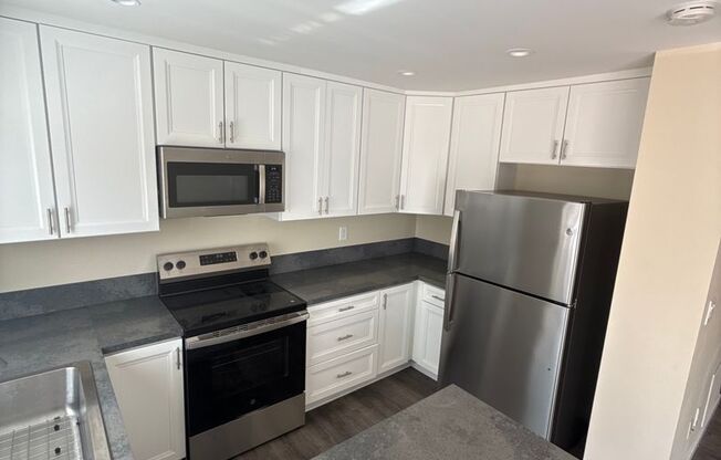 Spacious 4-Bed Townhome in the Heart of Clairemont!