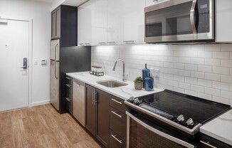 Studio, 1 bath, 455 sqft, $1,395, Unit 307
