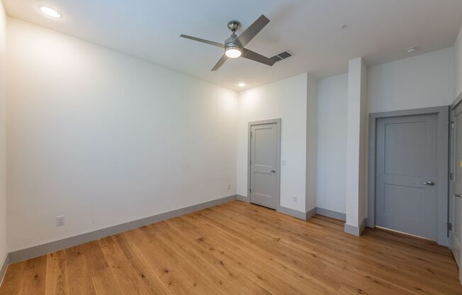 112 LINDELL PL