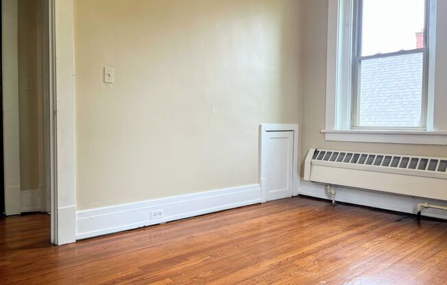 1 bed, 1 bath, $995, Unit 27D